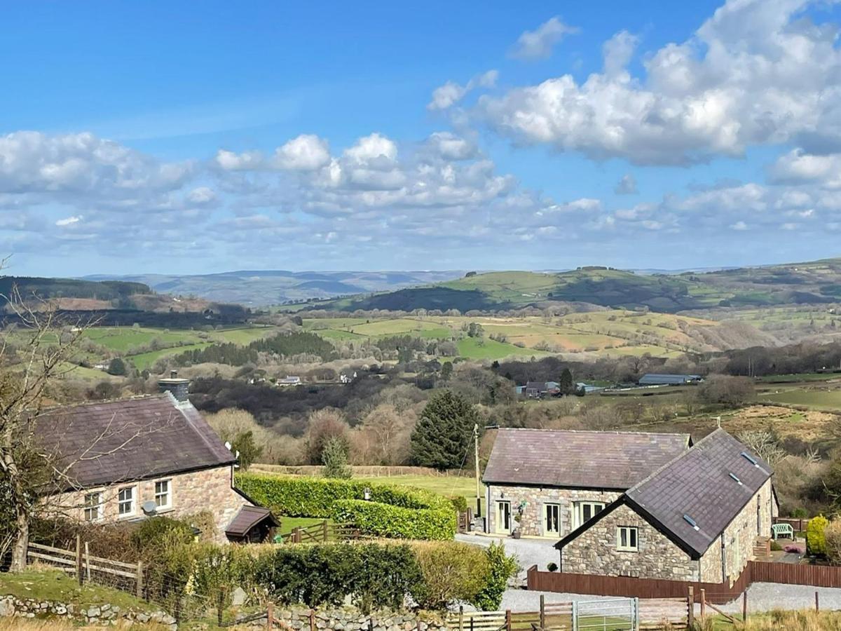 Rhiwddu Barns Villa Llangadog Exterior foto